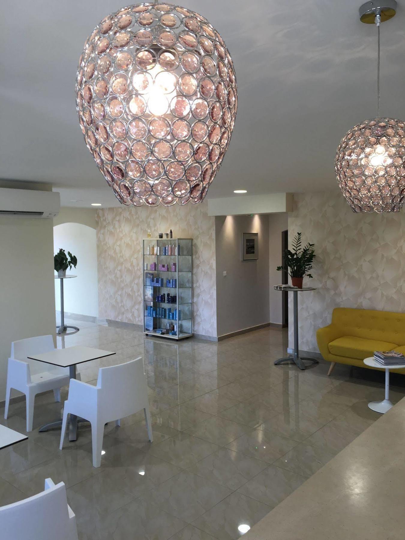 Appart'Hotel Et Chambres Essentiel Spa Arles Buitenkant foto